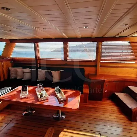Wooden Boat- La Goletta Botel
