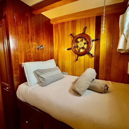 Wooden Boat- La Goletta Botel
