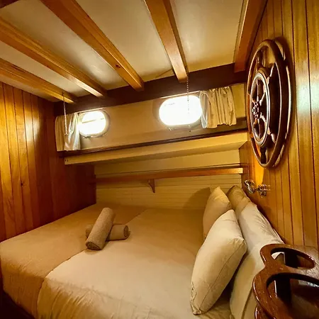 Wooden Boat- La Goletta * Barcelona