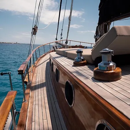 Wooden Boat- La Goletta *