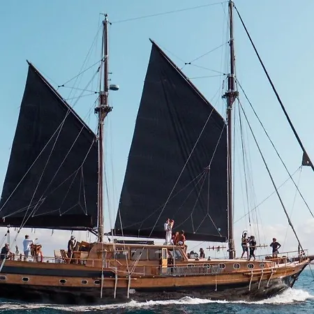 Wooden Boat- La Goletta Botel *