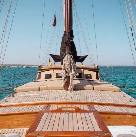 Botel Wooden Boat- La Goletta *