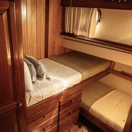 Wooden Boat- La Goletta * Barcelona