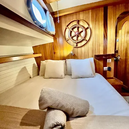 Úszó hotel Wooden Boat- La Goletta
