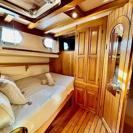 Wooden Boat- La Goletta Barcelona