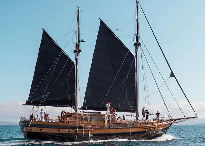 Wooden Boat- La Goletta Πλωτό κατάλυμα *