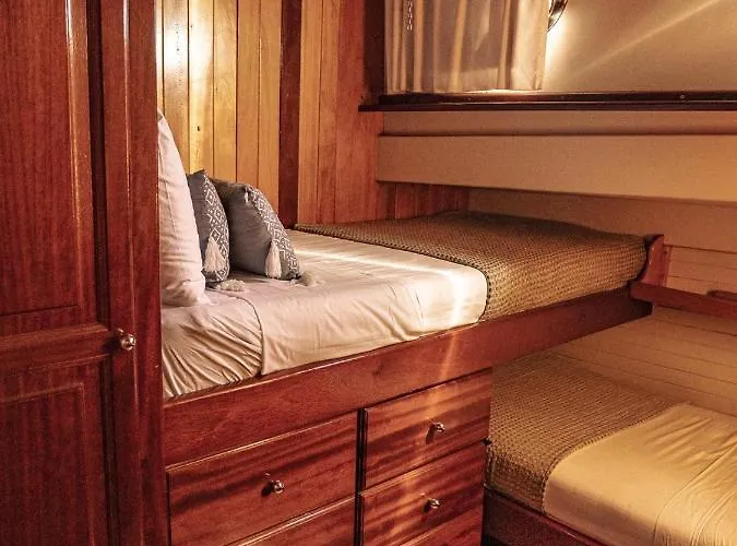 Πλωτό κατάλυμα Wooden Boat- La Goletta *