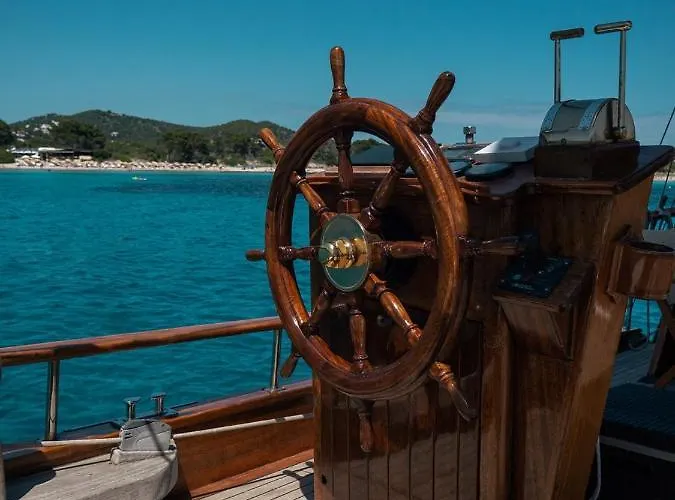 Wooden Boat- La Goletta Πλωτό κατάλυμα Βαρκελώνη