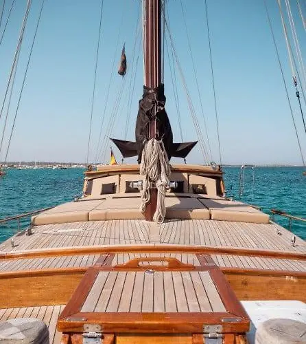 Πλωτό κατάλυμα Wooden Boat- La Goletta *