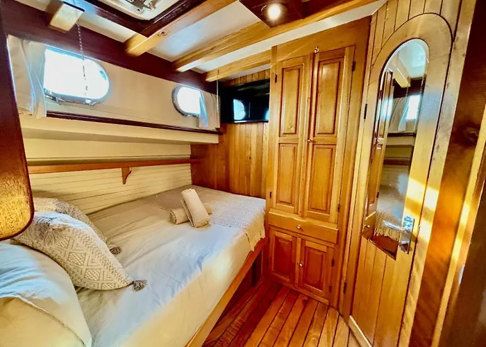 Wooden Boat- La Goletta *